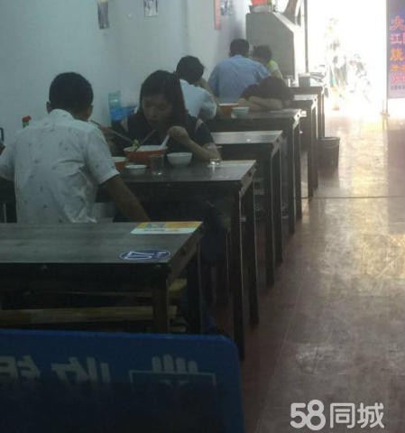 (转让) 汇川区深圳路客运站附近65餐馆转让白天经营权营