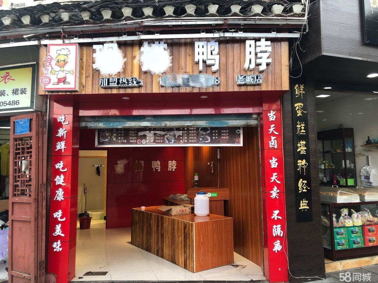 老城纪念馆正门售票处十字路口