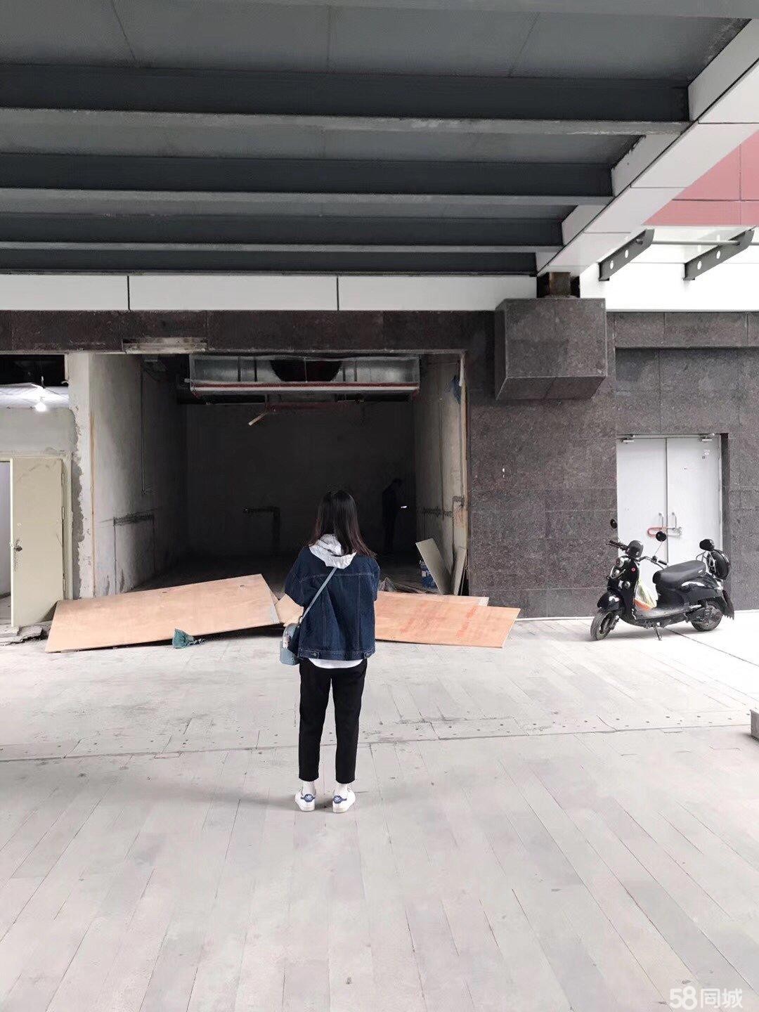  医学院正对面时代天街，人流量大，价格面议，非诚勿扰