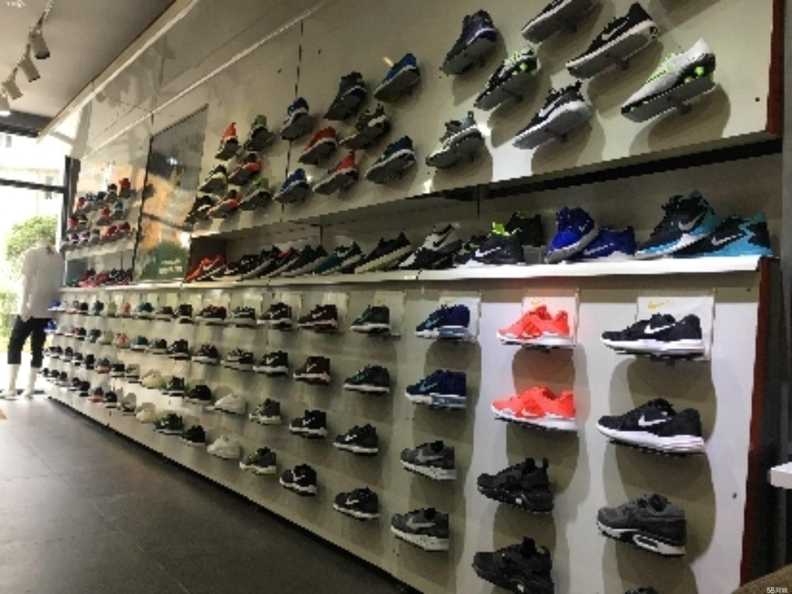 绥阳耐克专卖店生意转让