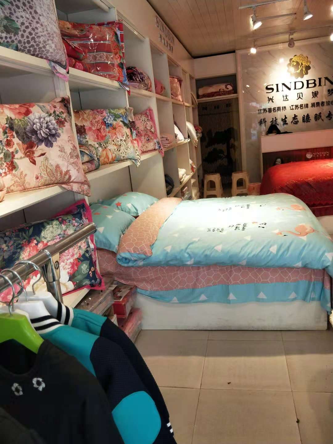 母婴店低价急转