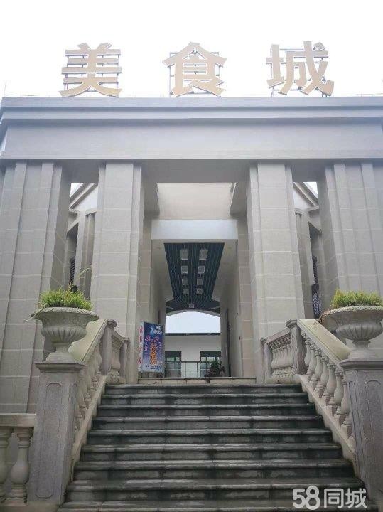 因本人急用钱美食城商铺低价转让，带技术！欢迎咨询与来店考察