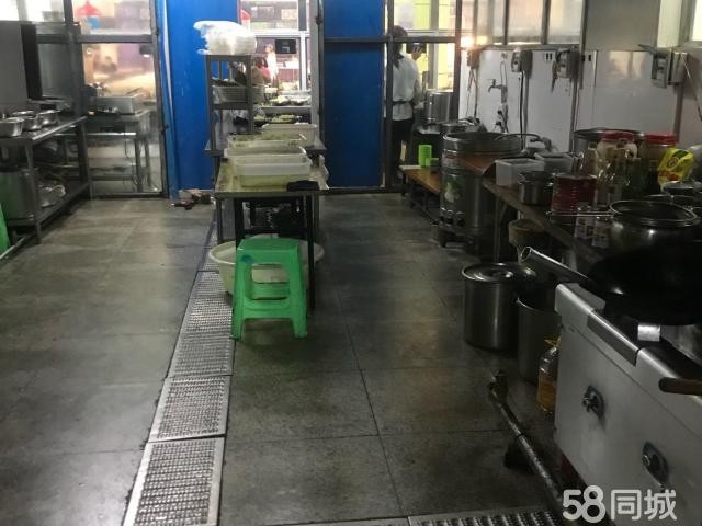 西区大学食堂窗口