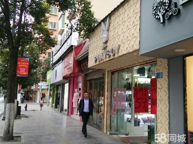 中心位置，接手即可经营