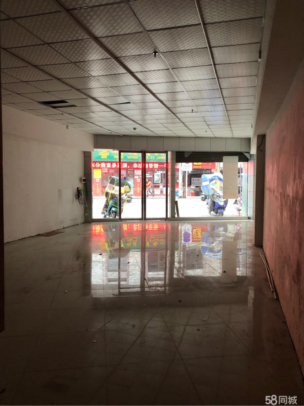 香港路杭州路交界处门面急转，双门头
