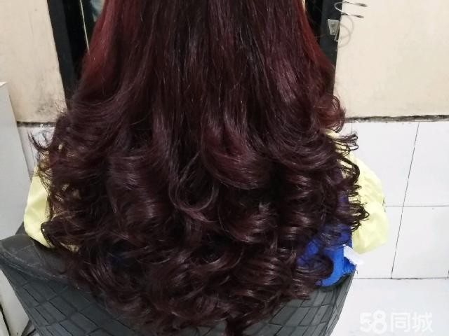 外环路沃尔玛超市旁