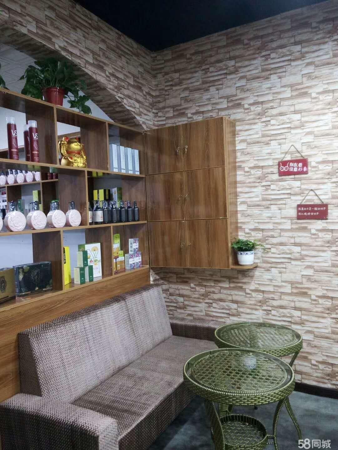 环城路，翡翠路口（十字路口）45m，小区，酒店，市场所包围
