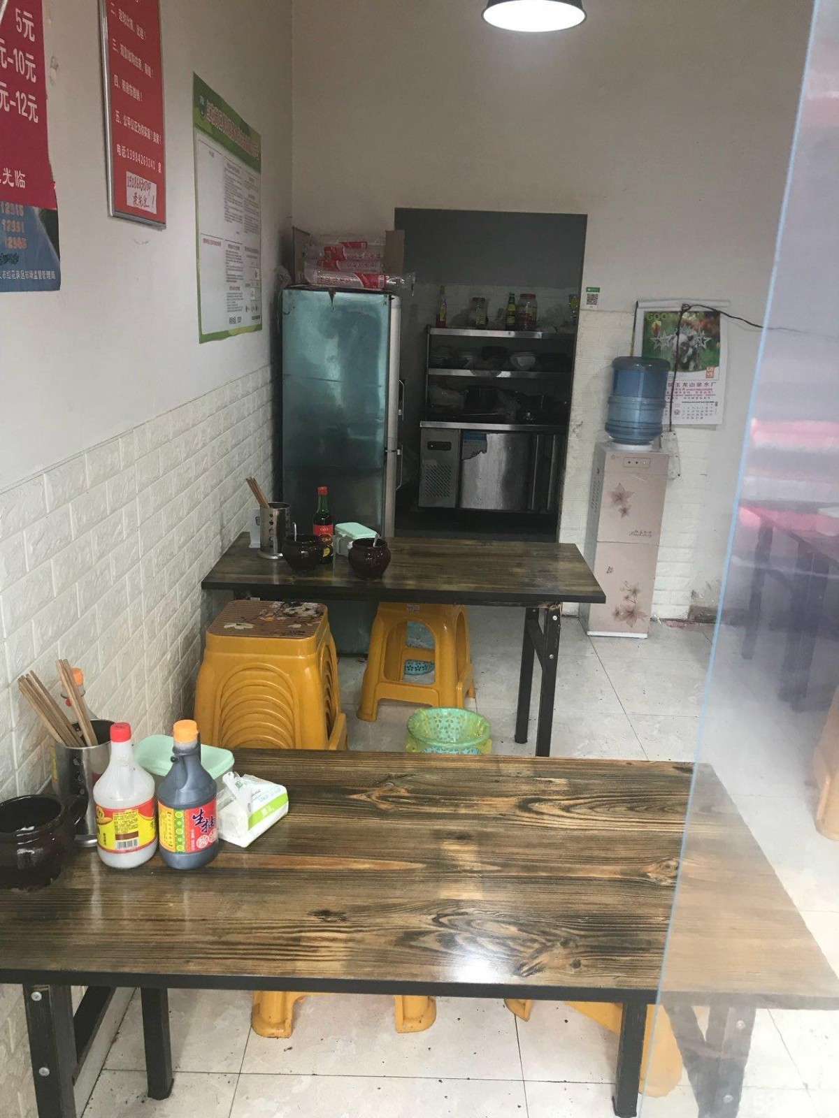 (转让) 周围公司多。单身公寓。做生意的多。饭店生意前景可观
