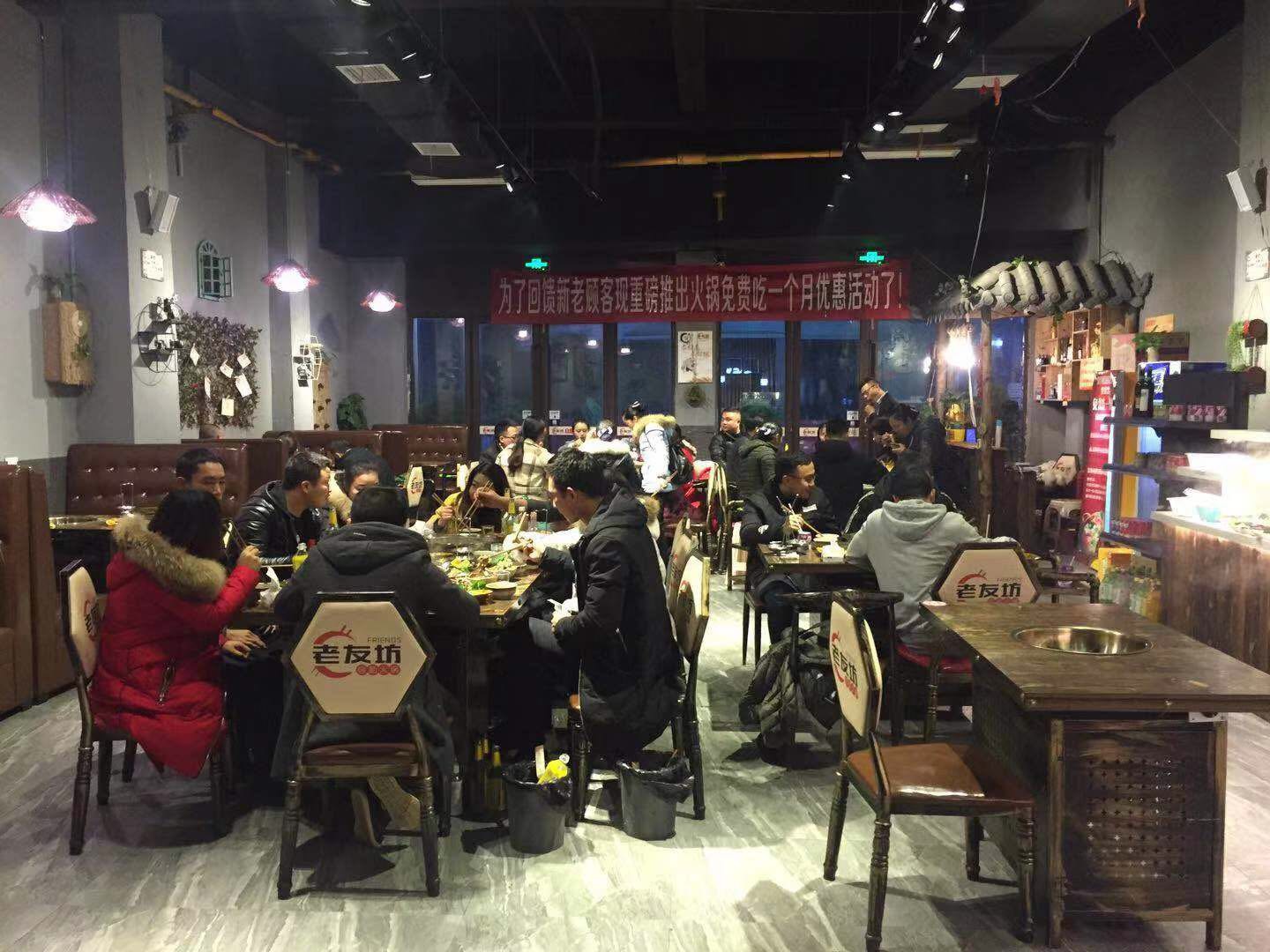 （转让）新浦天都美食城，自助火锅，位置佳，人流量广，周围有大型商场和高端酒店，黄金地段加停车场，因家里无人带小孩，痛忍转让