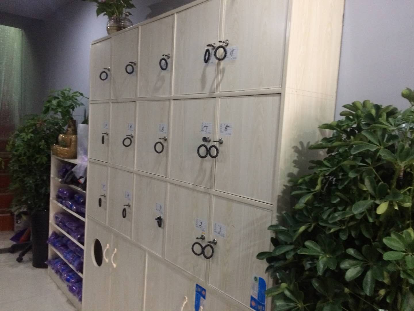 (转让) 绥阳红旗东路盈利美发店转让