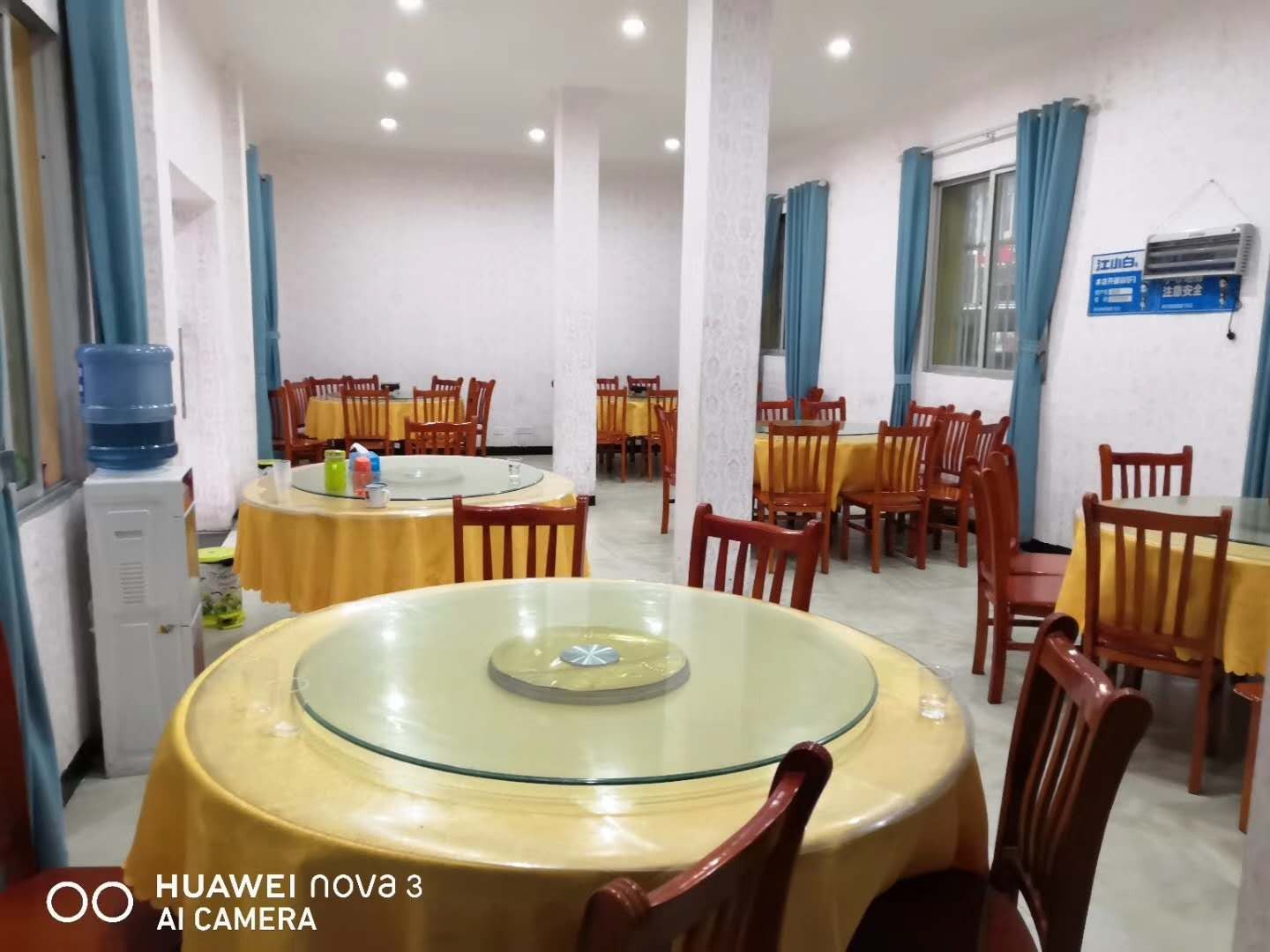 镇隆中心临街食府转让