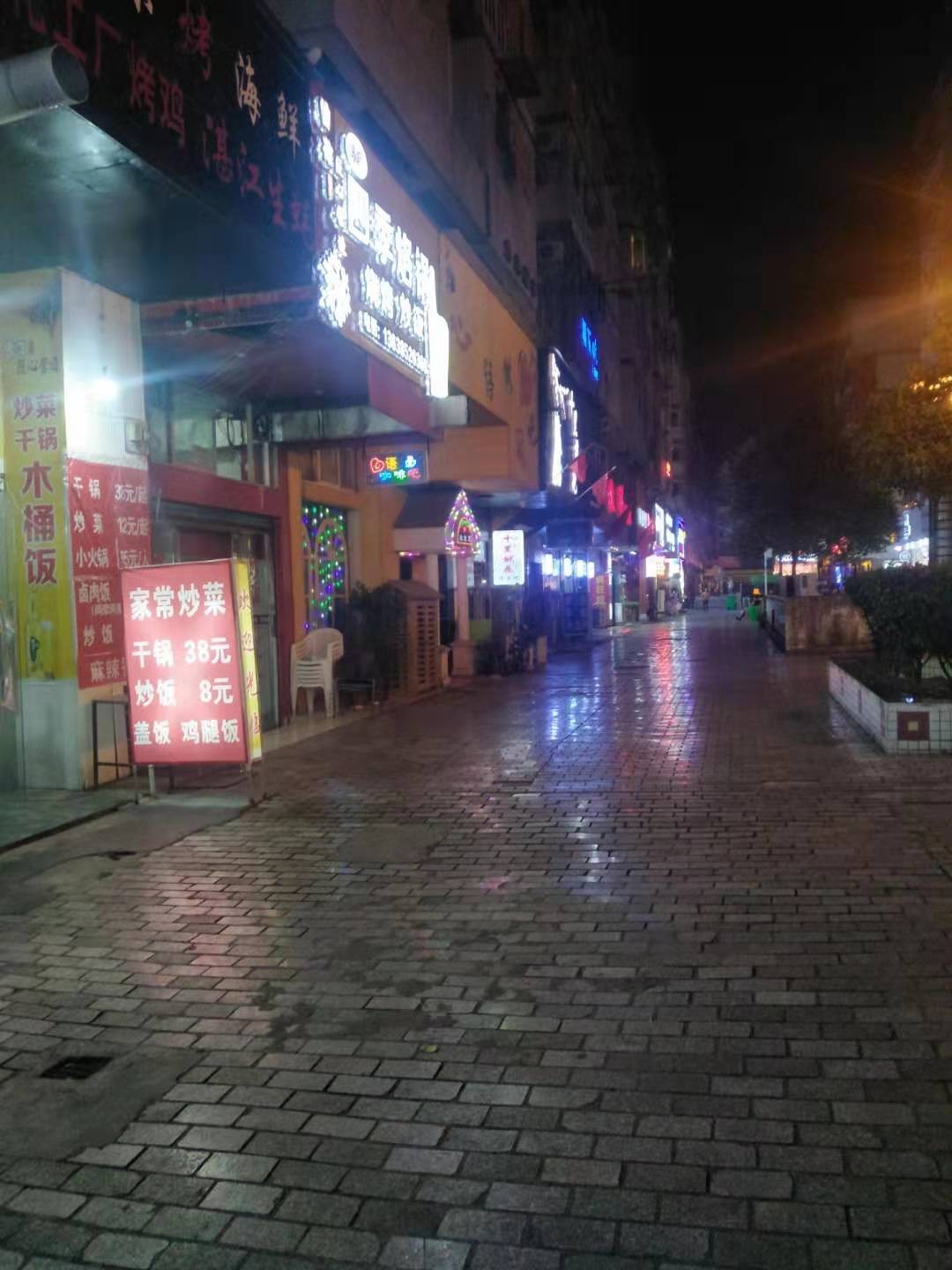 播州区南白万寿广场盈利餐馆低价转让