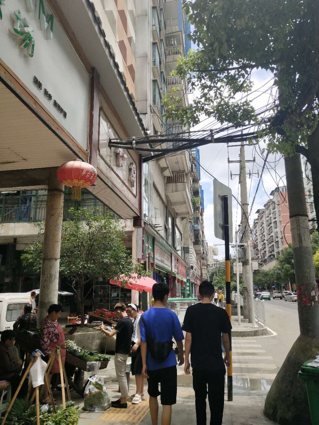 红花岗区岛内价超市旁化妆品店转让
