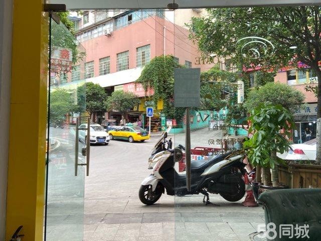 (转让)位置超好，小区门口，三岔路口上，客源稳定，接手可经营