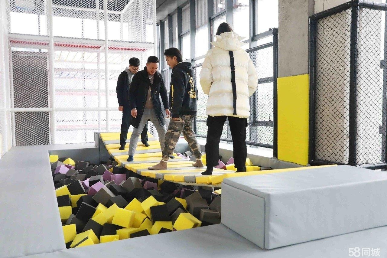 (转让)大人小孩都可玩的蹦床乐园，有两层，室内配套齐全，接手即可经营