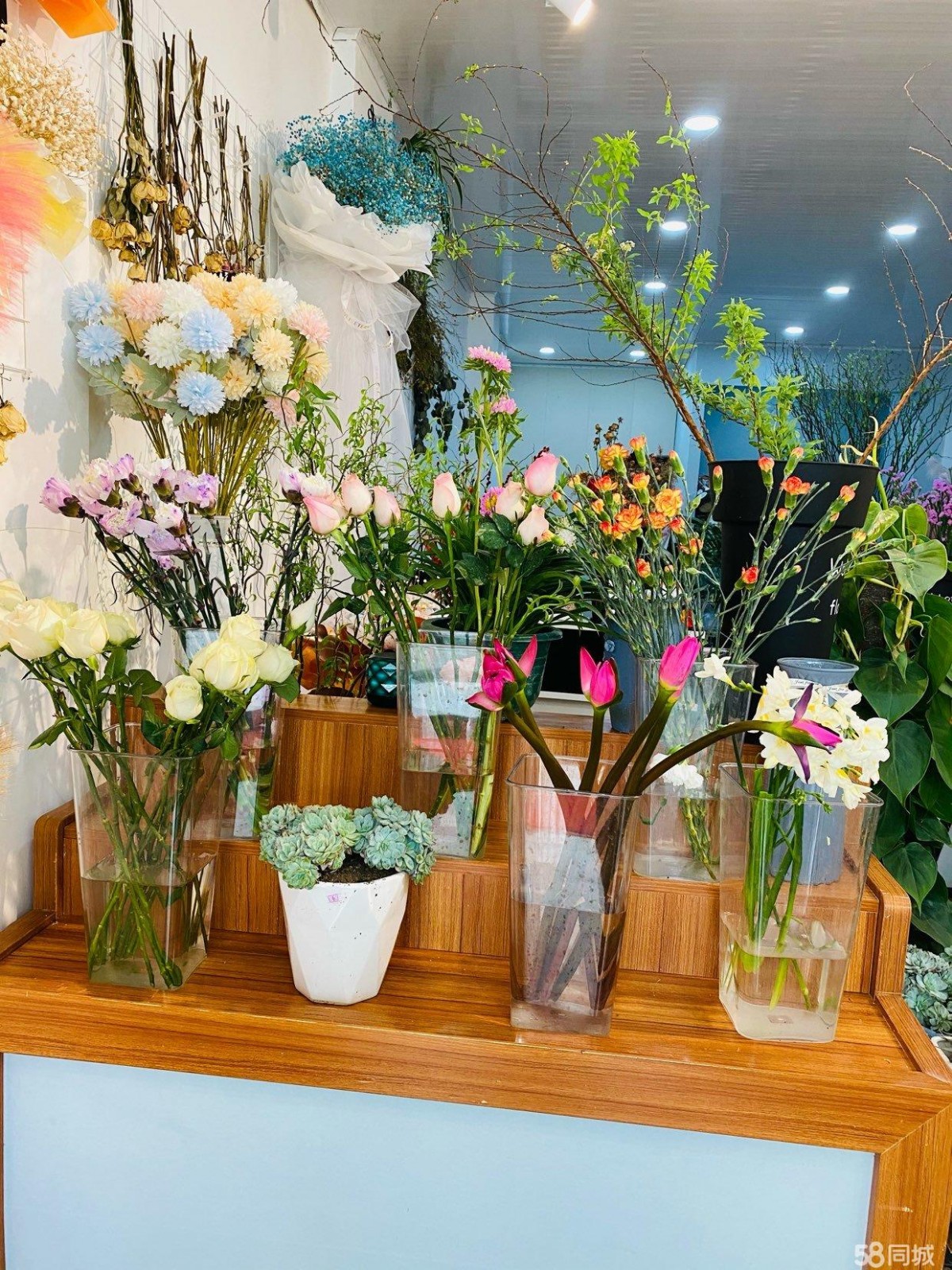装修好的店面  接手就可经营 