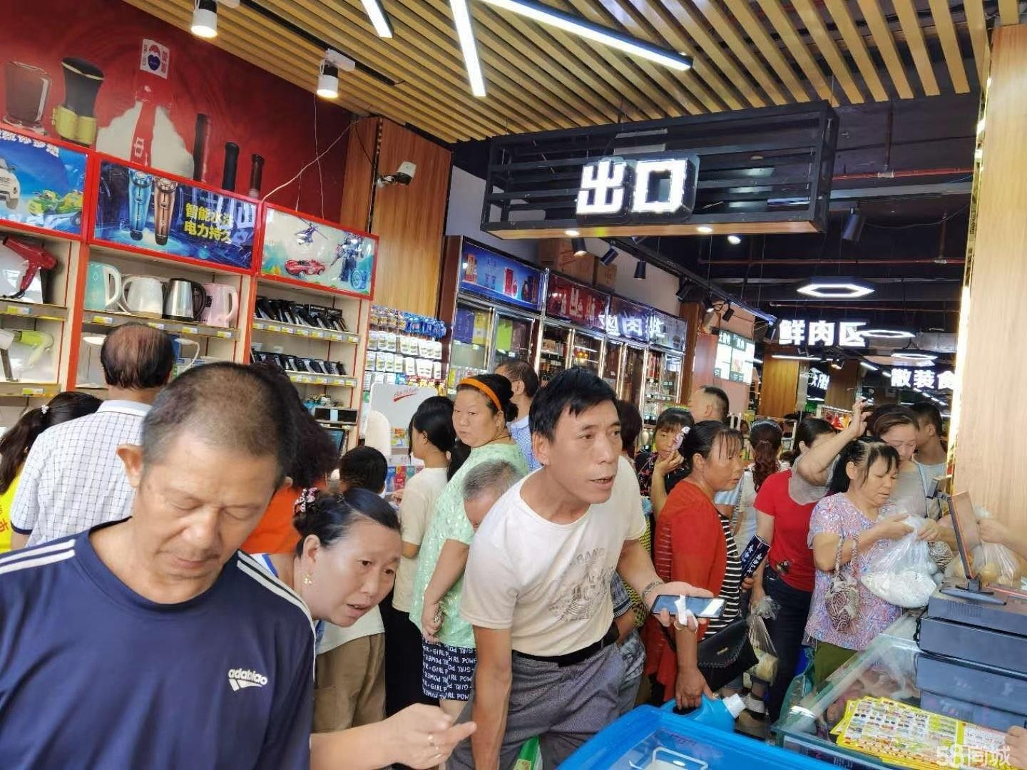 (转让)超市在3三叉路口、是几个小区的必经之路、周边入住率高、人流量大