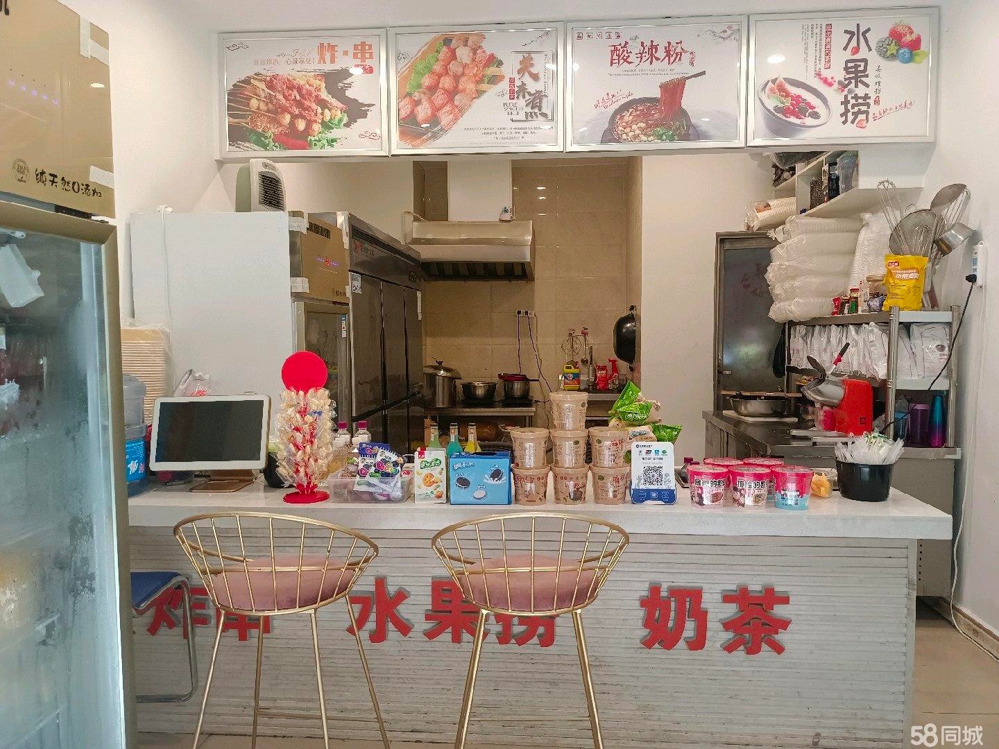 市中心贵族小学门口小吃店铺转让