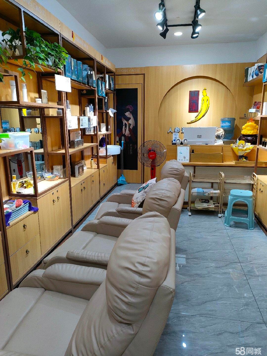 (转让店铺位于播州区万寿广场高尔高超市里面