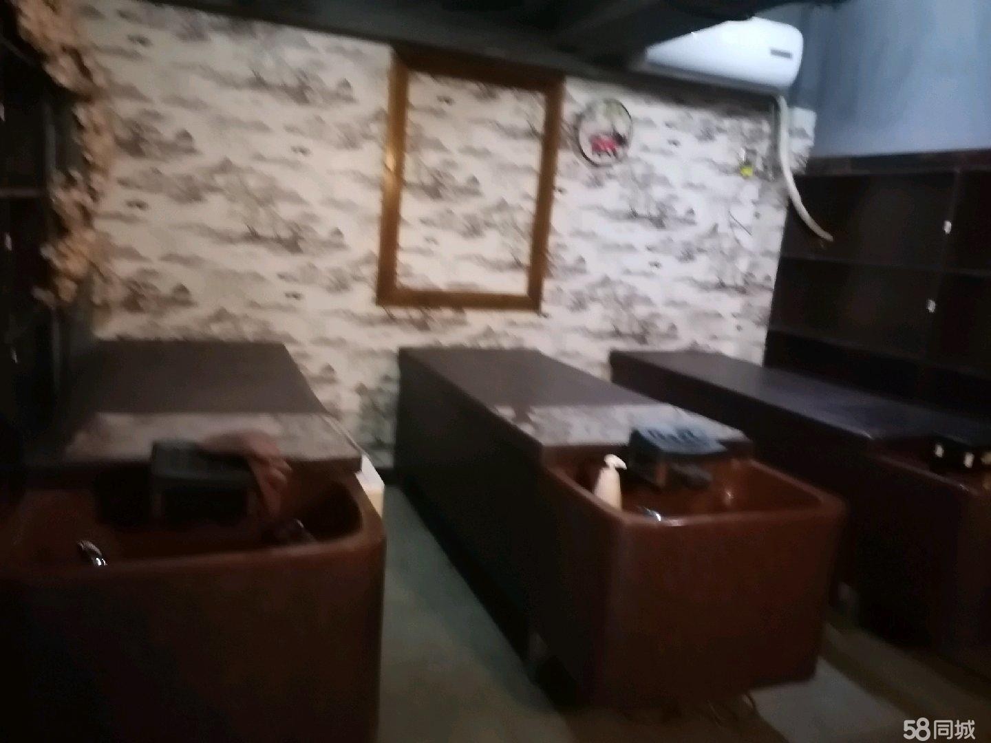 (转让)周边小区住了一万多居民，还有几个公司