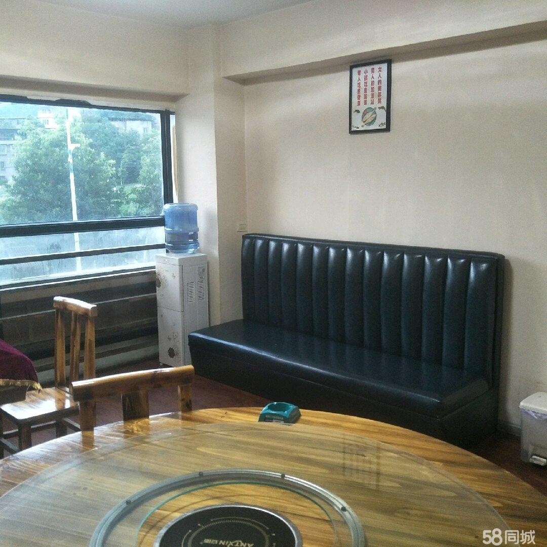 (转让)位于东欣彩虹城滨河路,方便停车，夏天河边洗澡散步的人群多。