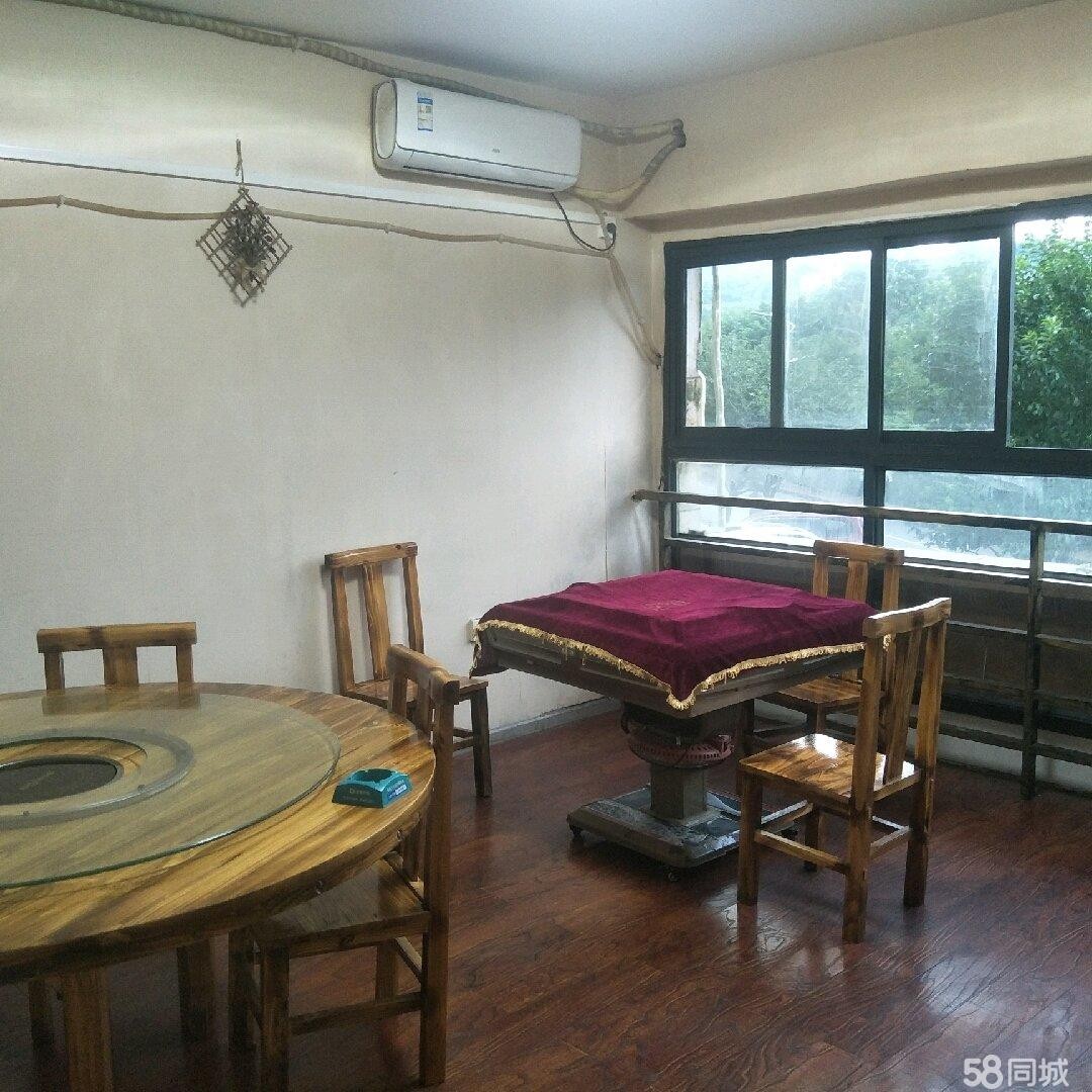 (转让)位于东欣彩虹城滨河路,方便停车，夏天河边洗澡散步的人群多。