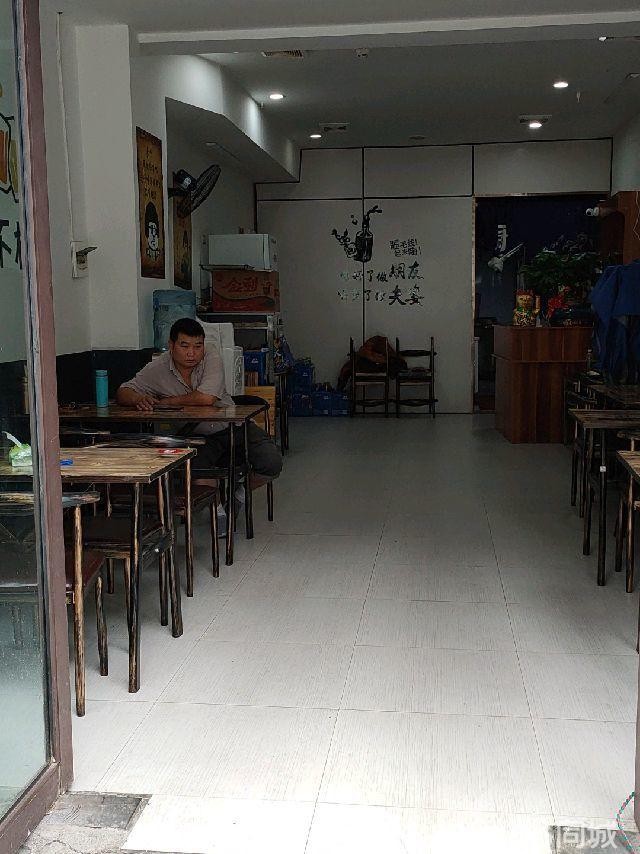 (转让)圣城华府街边门面，人流量可以
