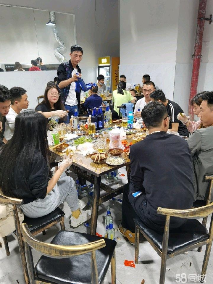 (转让)新蒲林达商圈日月星城美食城旺铺转让