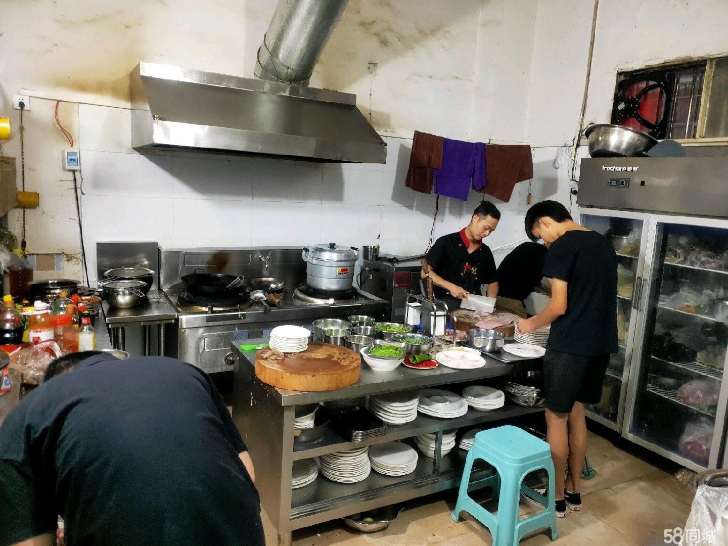 (转让)临街门面转让，装修全新有大厅和两个小包房