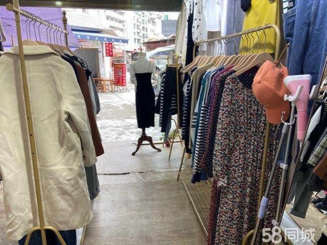 (转让)一层商铺,房源面积二十个平方左右,设施齐全