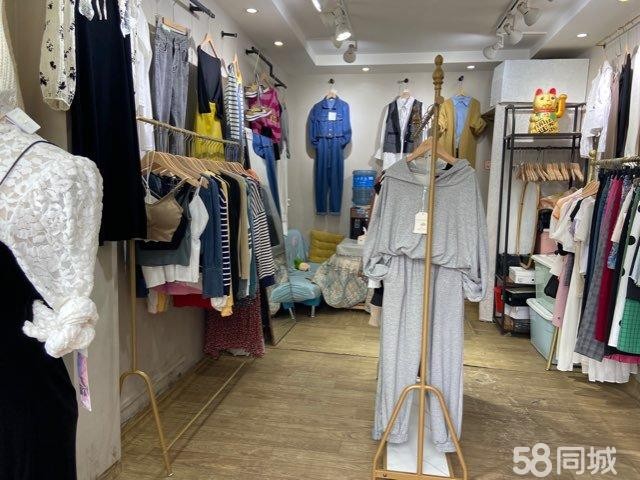 (转让)一层商铺,房源面积二十个平方左右,设施齐全