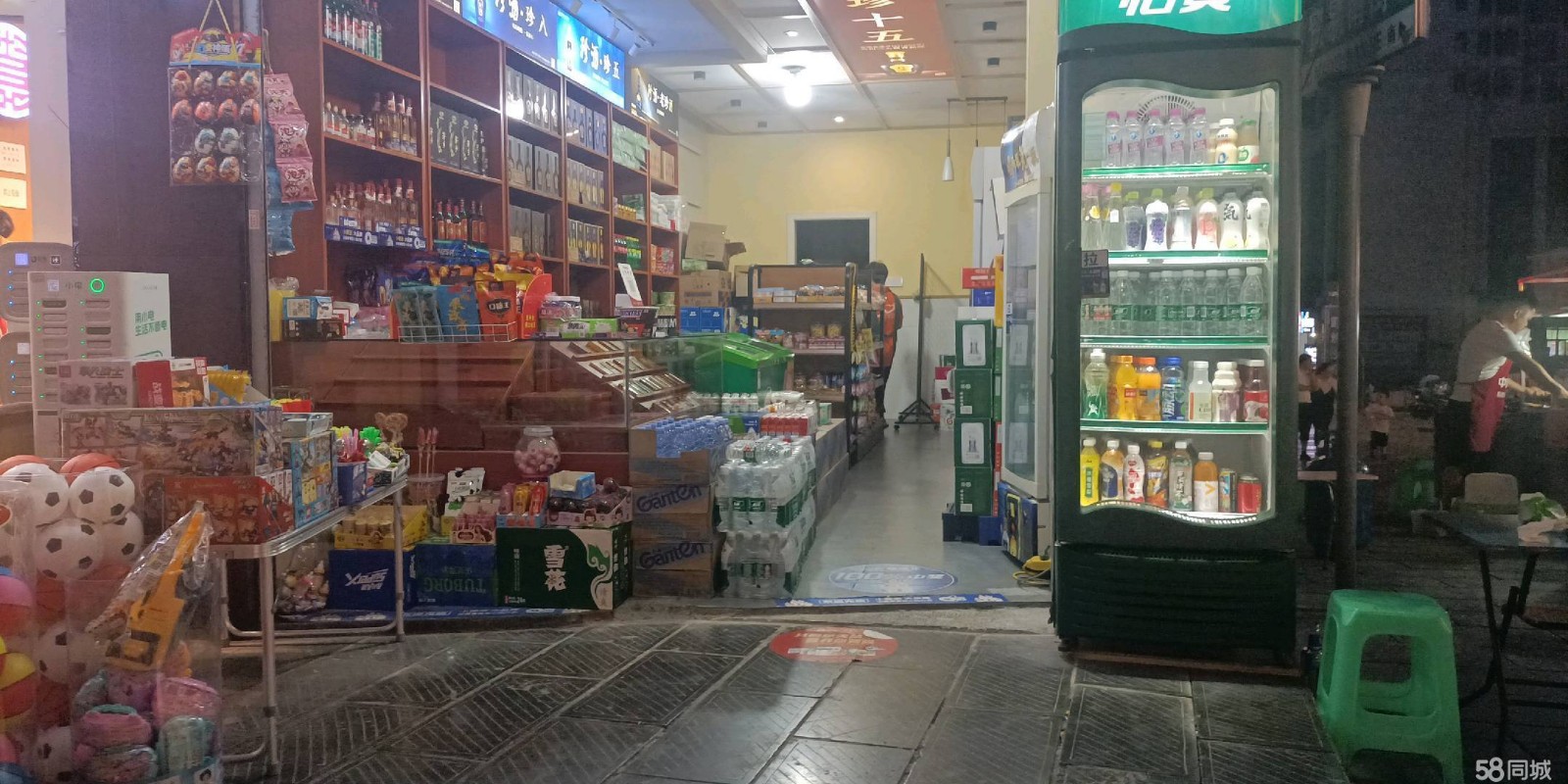 (转让)位于小区一层步行街人流量大