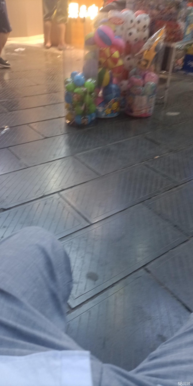 (转让)位于小区一层步行街人流量大