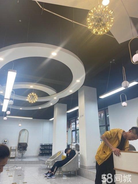 (转让)门面位于中华南路苟家井斑马线这个位置