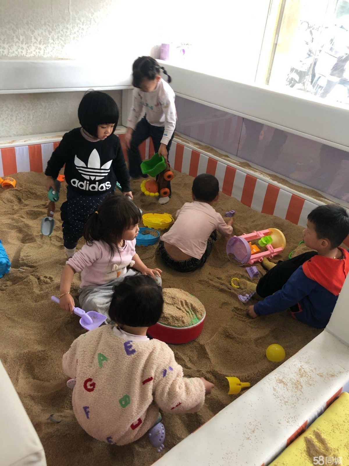 (转让)因小孩在别处上学，现将正在营业中儿童乐园低价转让