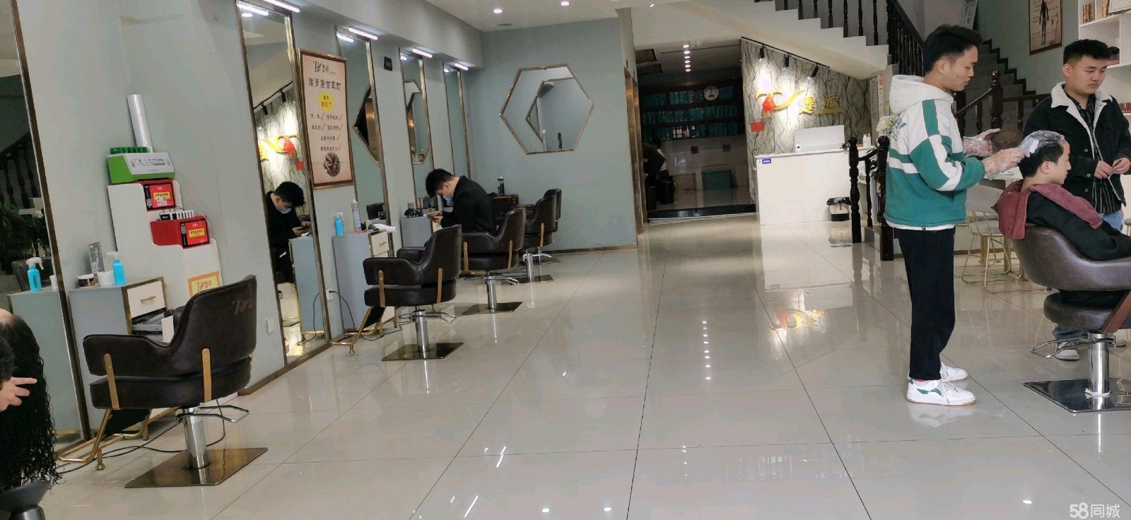 (转让)理发店转让。美容美发。因为本人有好的发展忍痛割爱
