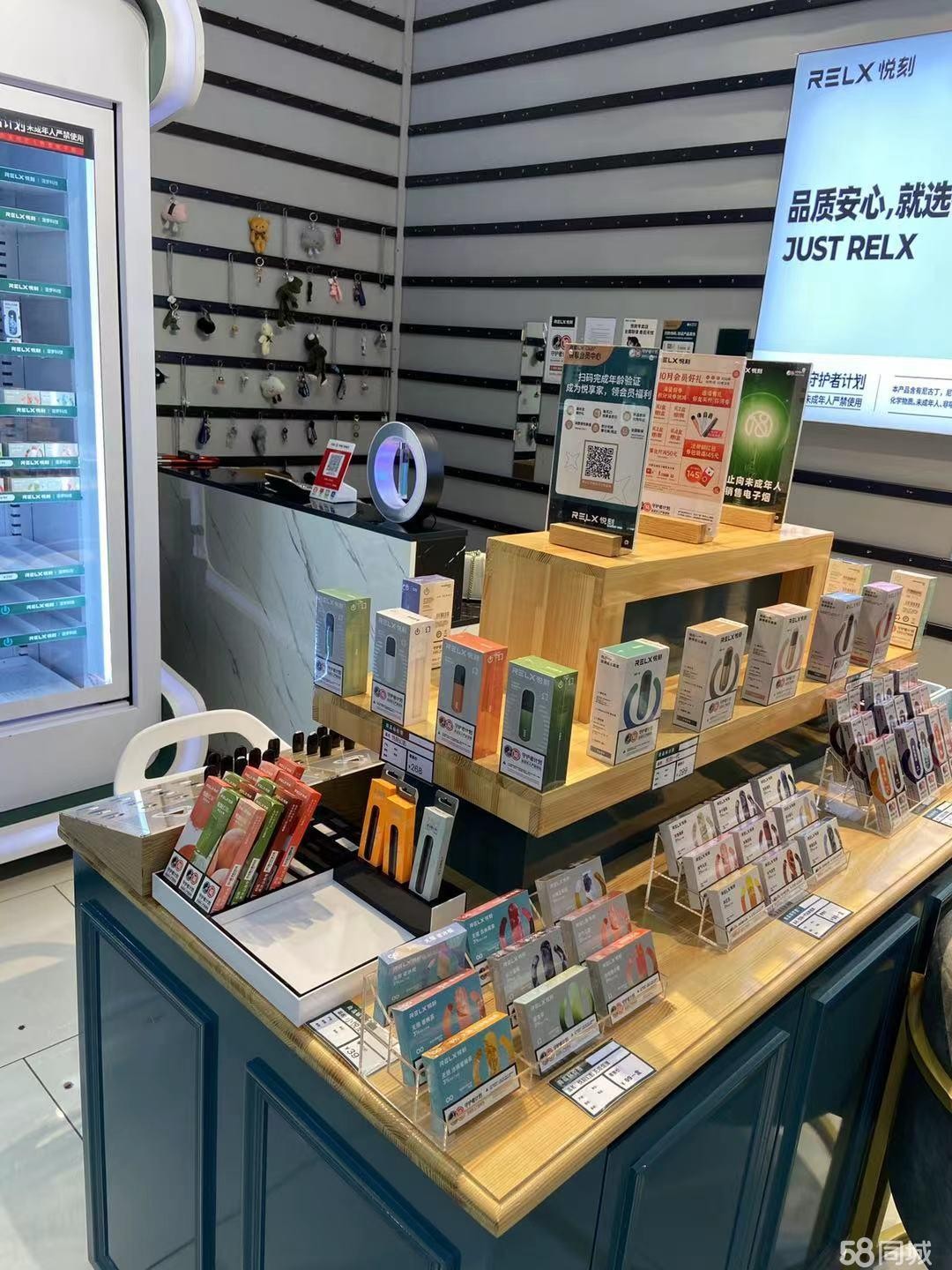 (转让)靠近超市出口，购物中心内