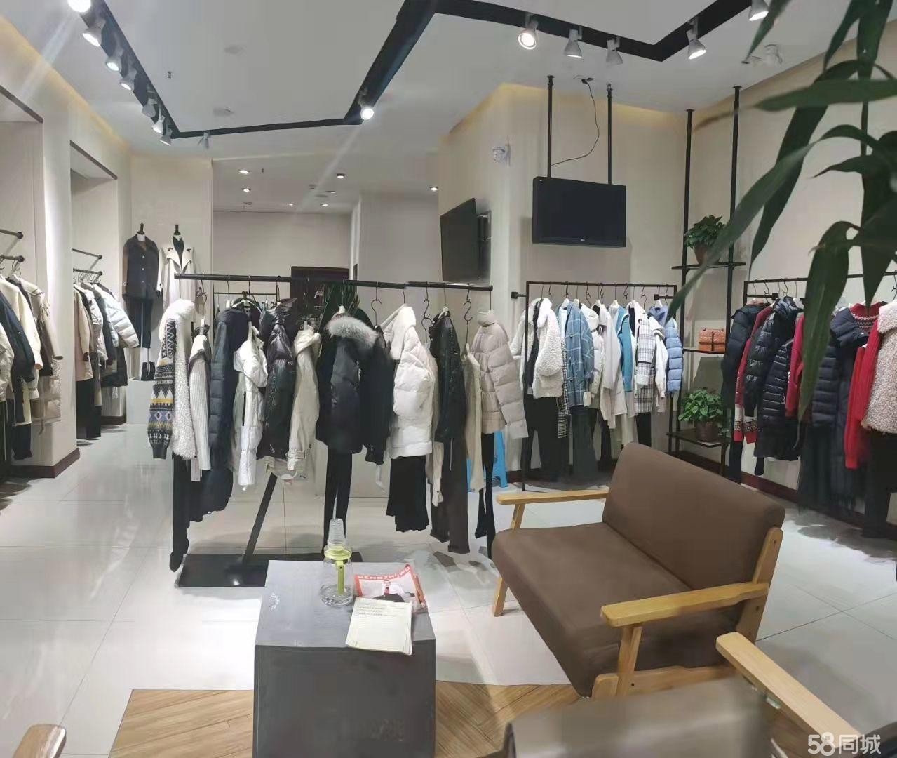 (转让)转让红花岗东欣彩虹城D区商业街夏博女装店铺