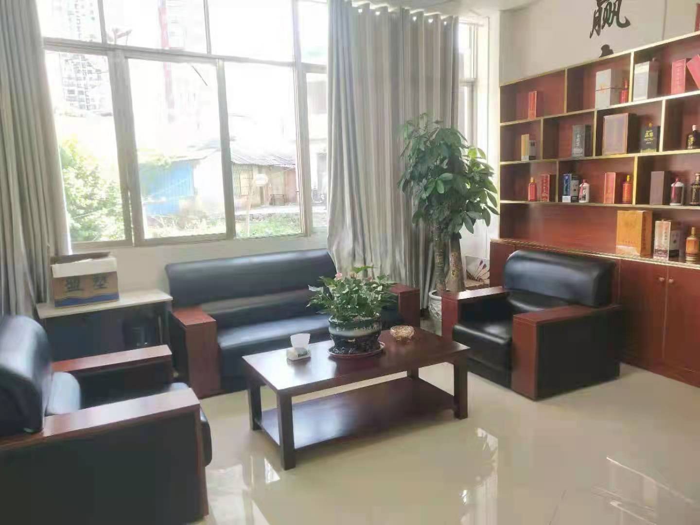 (转让)步梯二楼，房租2800每月，带独立卫生间