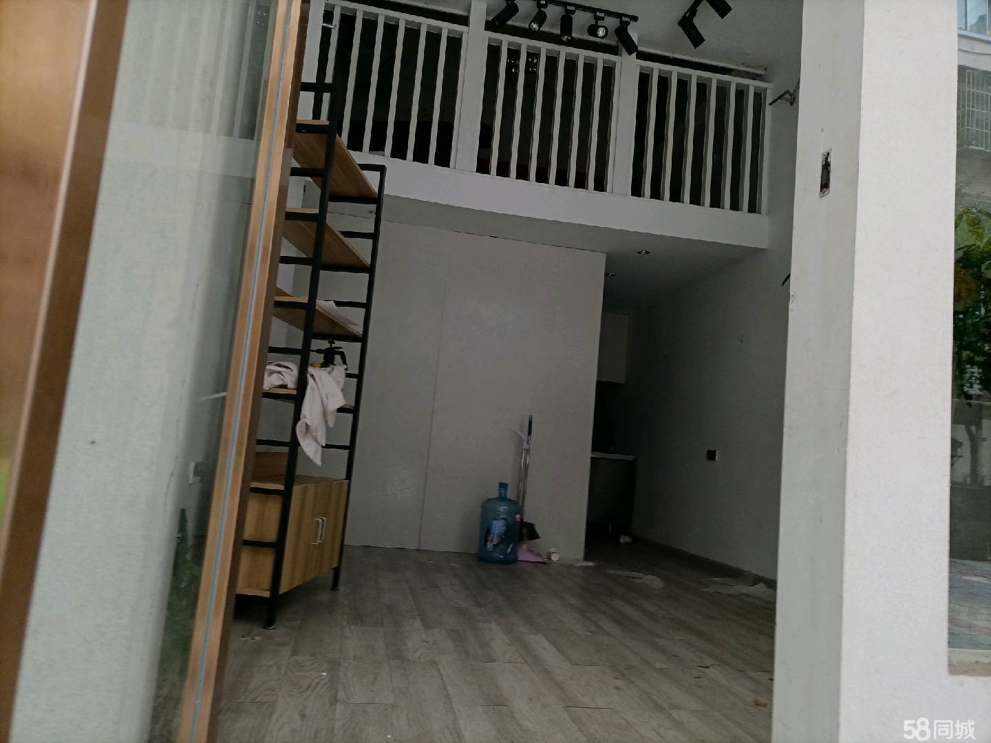 (转让)才装修的旺铺，因为有别的事情要做所以忍痛转让。