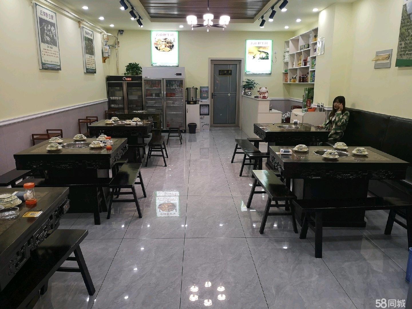 (转让)本店位于吾悦广场一楼步行街