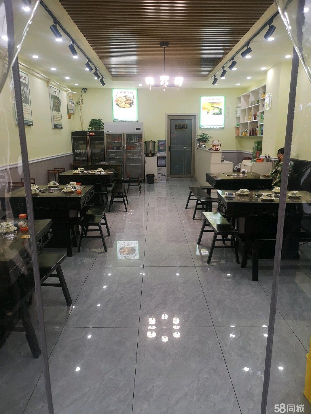 (转让)本店位于吾悦广场一楼步行街