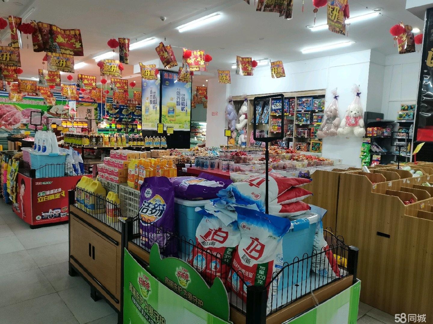 (转让)紧邻三个小区，多个行政单位，正街一楼门面，多个大面积广告位。