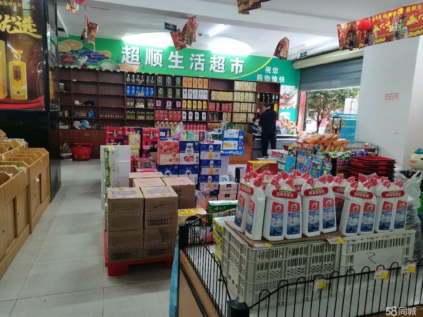 (转让)紧邻三个小区，多个行政单位，正街一楼门面，多个大面积广告位。