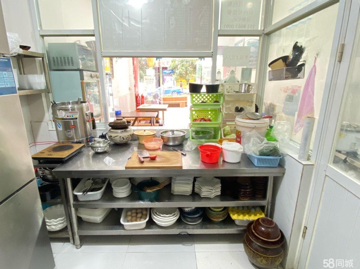 (转让)临街门面，上下两层。餐饮器具齐全，。