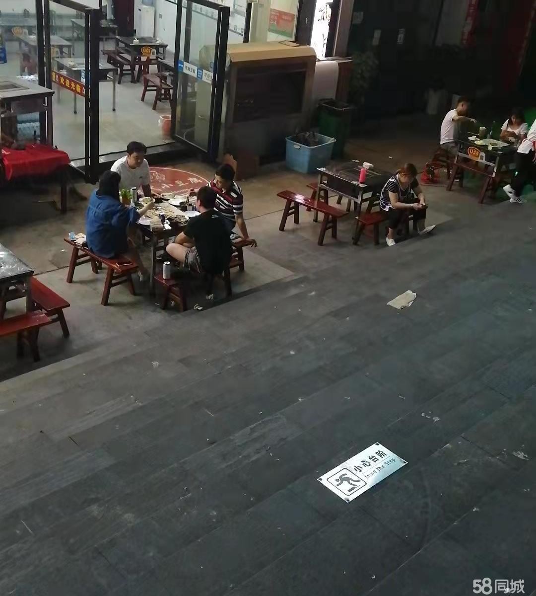 (转让)火爆商业街,门口人流量大。门口可以摆15张桌子没问题,