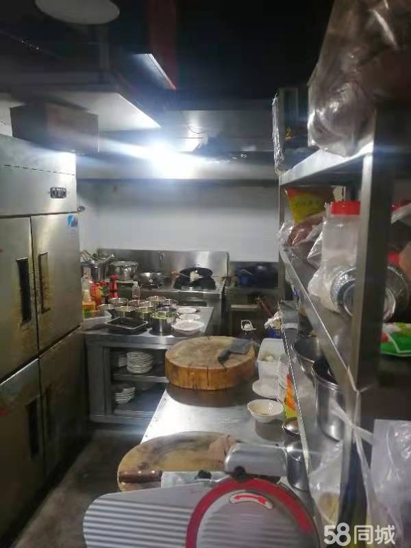 (转让)火爆商业街,门口人流量大。门口可以摆15张桌子没问题,