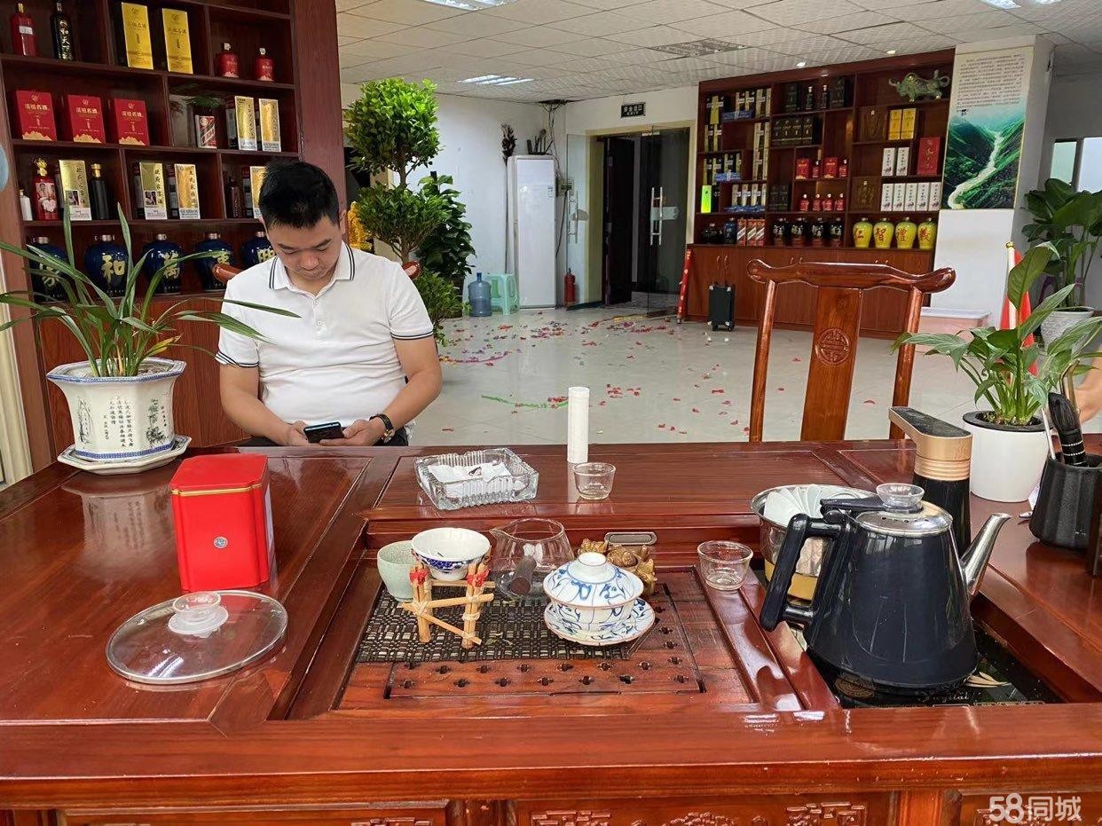 (转让)一转盘祥和酒楼八楼酒公司转让带食堂