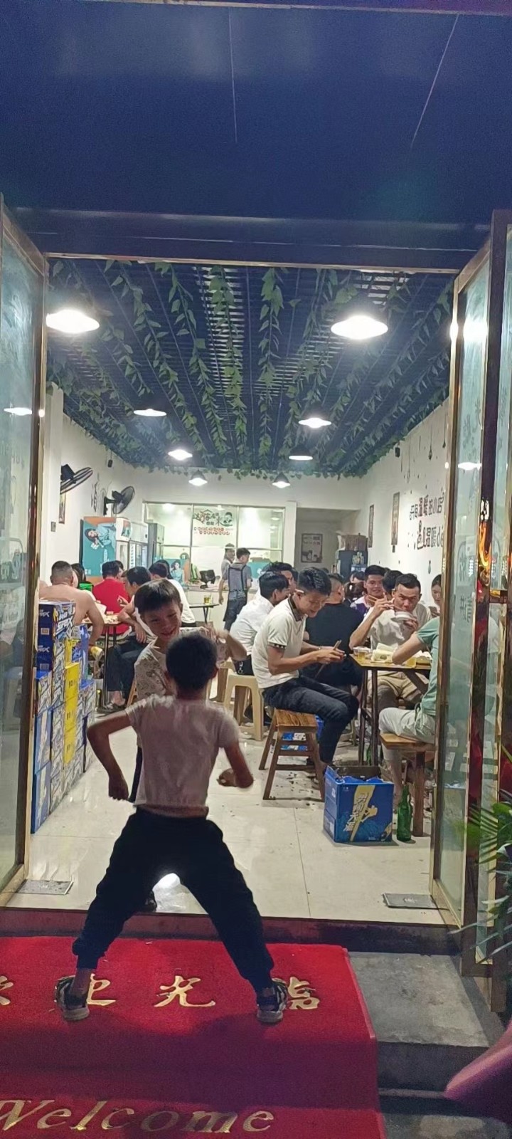 夜宵店转让  临街商铺 地理位置好 