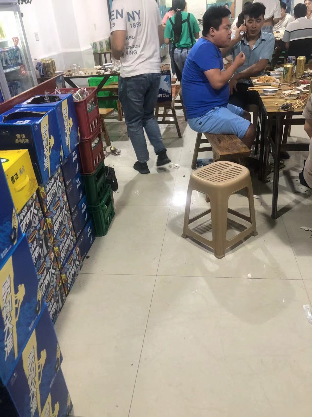 夜宵店转让  临街商铺 地理位置好 